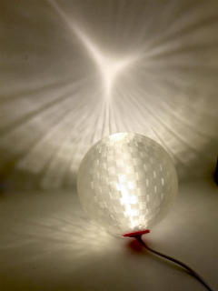 螺旋 3D 印刷がつくる 3D デザインランプの陰影