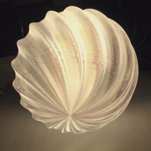 拡散器つきストライプ型 3D デザイン電球