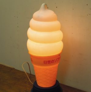 ソフトクリーム形シェードつきの 3Dデザインランプ | 3Dデザイン