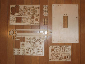レーザ・カッターでつくられた 3D プリンタ Printrbot の木製部品