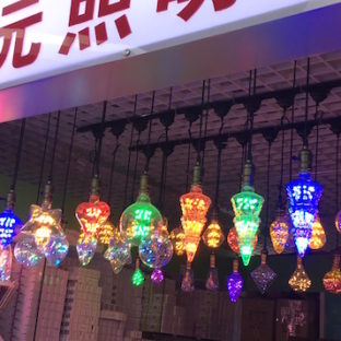 秋葉原の比ではない深圳 (シンセン) 华强北の照明器具ショップ