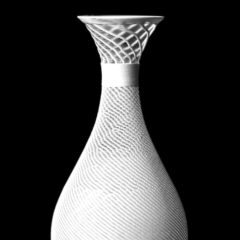 “Making Mistakes” ― 3D印刷材料を減らしてメッシュ状にした「壺」