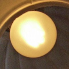 とことん白熱電球に似せた東芝の電球形蛍光管 (白熱電球から LED 電球への道)