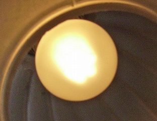 とことん白熱電球に似せた東芝の電球形蛍光管 (白熱電球から LED 電球への道)