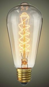 螺旋形のフィラメントをつかった LED 電球