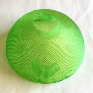 陸と海をことなるテクスチャで描きわけた地球儀