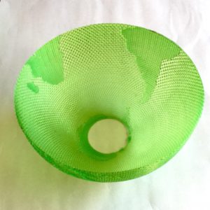 陸と海をことなるテクスチャで描きわけた地球儀