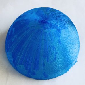 陸と海をことなるテクスチャで描きわけた地球儀