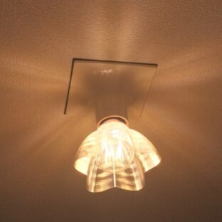 「電球カバー」が天井につくりだす美しい陰影