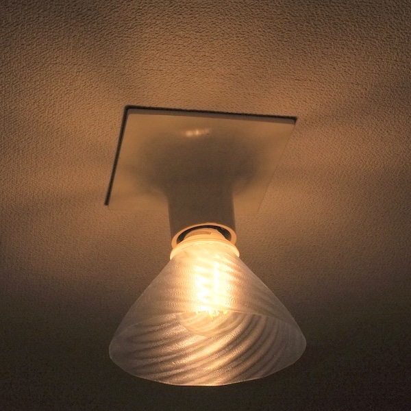 透明な傘形の LED電球カバー きらめくランプシェード シェードのみ 裸電球つきの器具を魅力的に生まれ変わらせる | 3Dデザインランプ ｜Dasyn（デイシン）